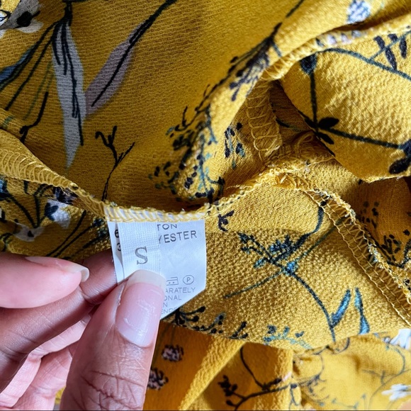 🍩Bell Sleeve Mustard Crop Top Back Tie Size Small - Picture 6 of 9